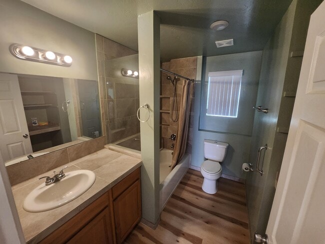 Photo - 490 Church St