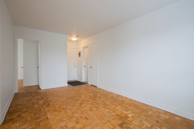 Photo - 4290-4320 Boul Métropolitain E Métropolitain E