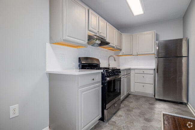2BR, 1BA - 950SF