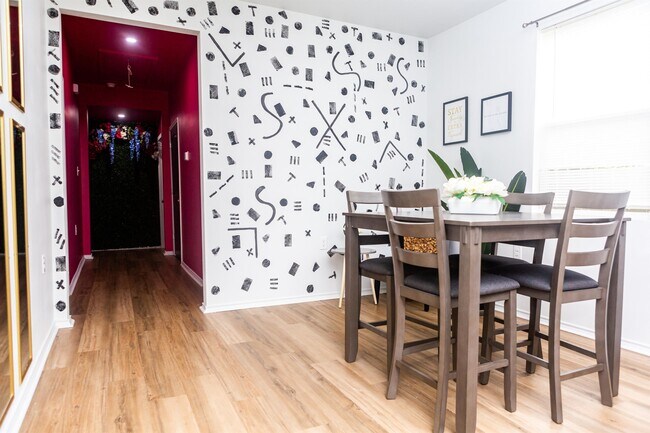 Photo - 1933 Industry St