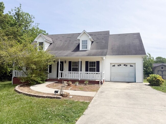 Building Photo - Pet-Friendly 3-Bedroom Home with Garage, Screened-In Porch & Spacious Bedrooms