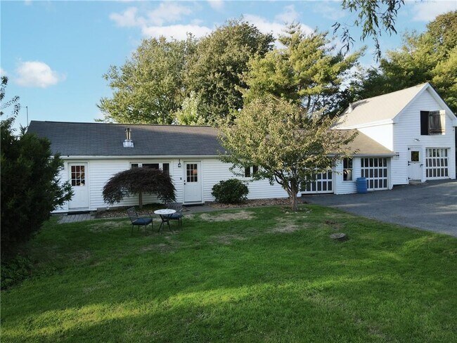 Building Photo - 534 Aquidneck Ave Unit A Rental
