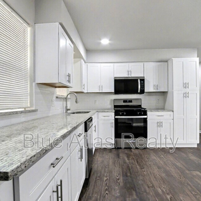 Photo - 1613 Continental Dr