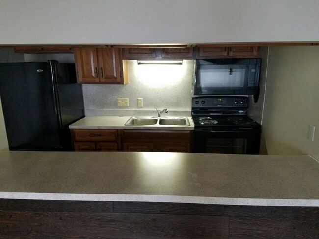 Building Photo - 613 W Broadway Unit Apt. 2