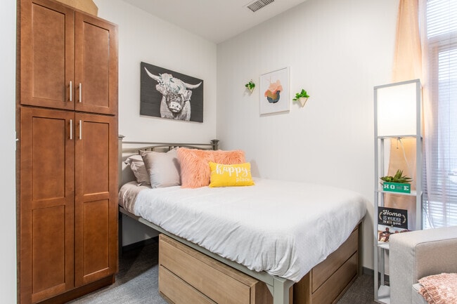 Studio - 275 Sq Ft