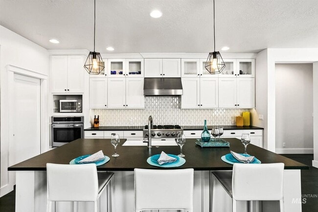 Photo - Stunning Modern Home Near NE Foothills | Mountain Views | Designer Finishes