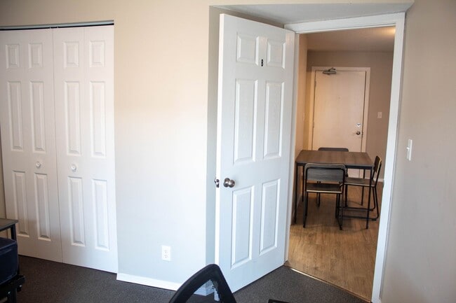 Photo - 107 E Springfield