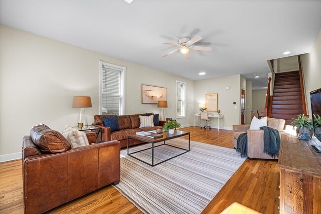 Photo - 975 N 6th St