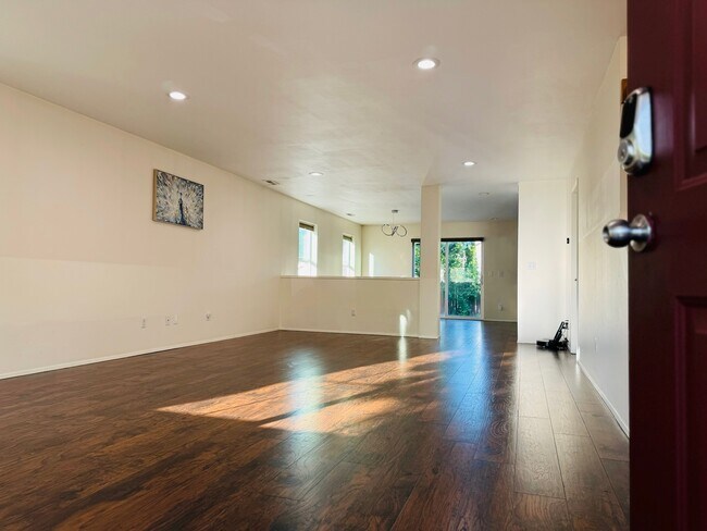 Photo - 9404 Templeton Ave SE