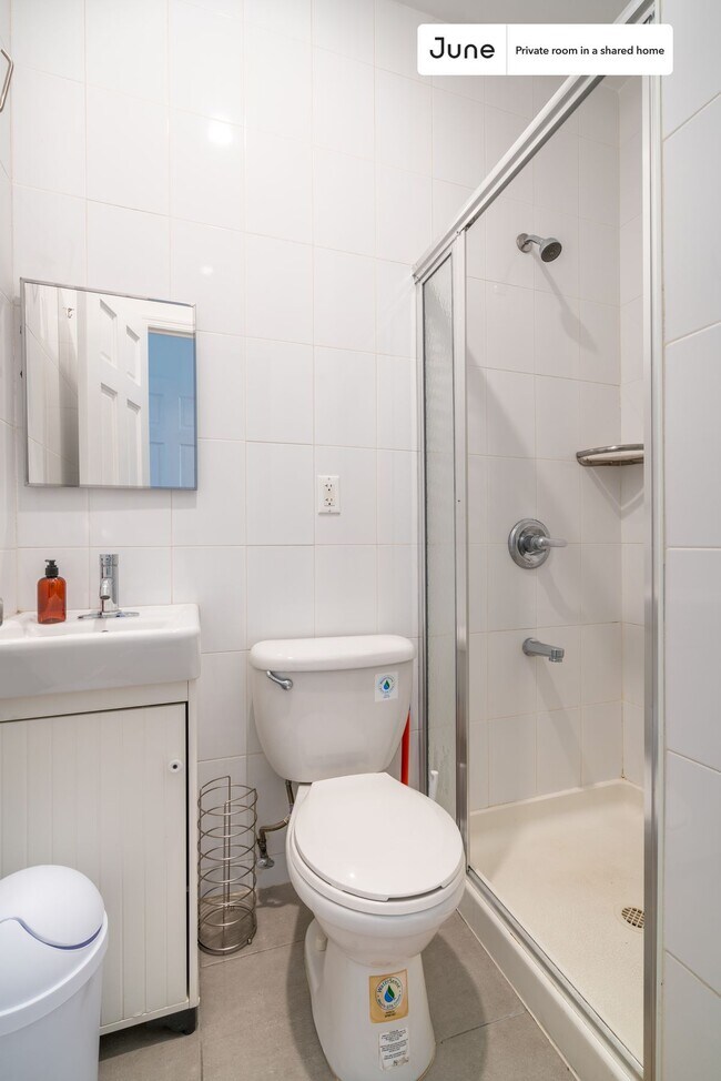 Photo - Room in Shared 4 bed/4 bath home Unidad B