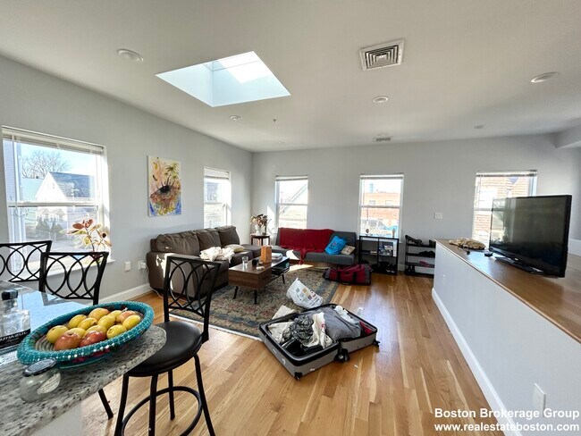 Photo - 51 Burrell St Unit #3