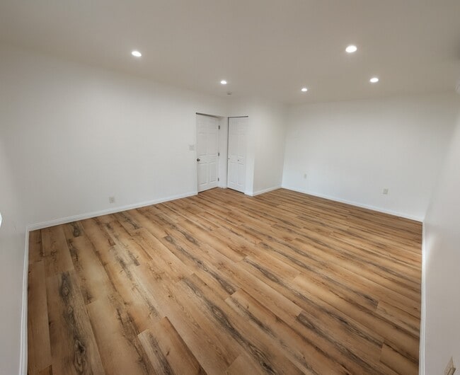 Building Photo - 2125 Carmona Ave Unit 12