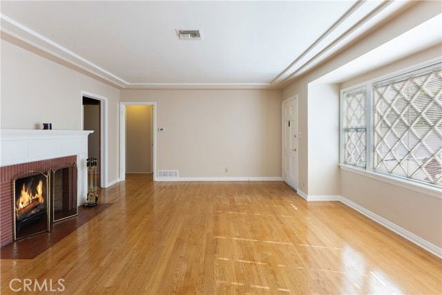 Photo - 15207 Greenleaf St