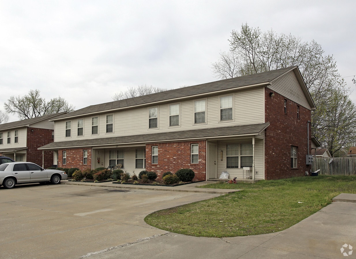 Photo - Foxcroft Apartments