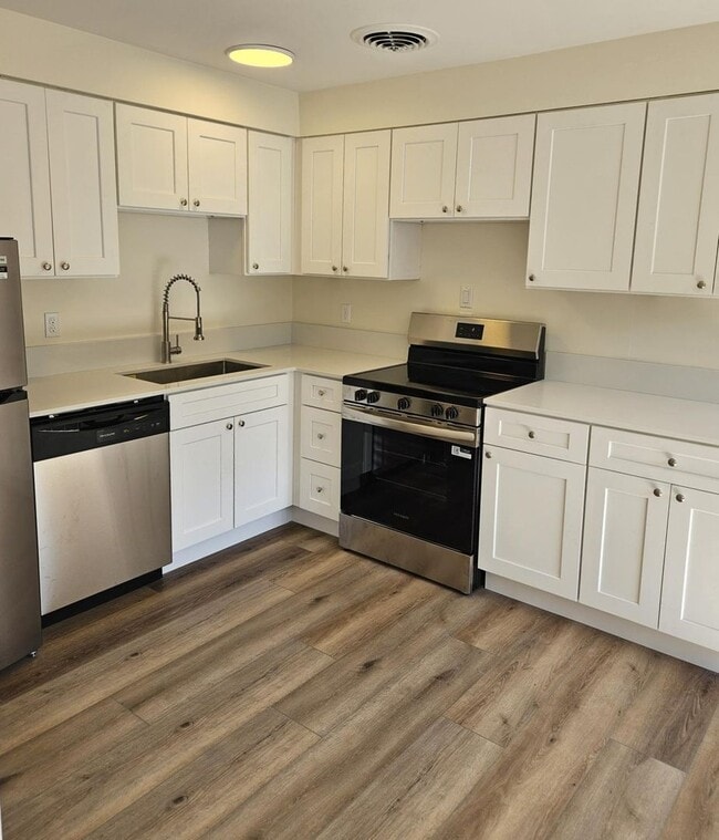 Photo - Meydenbauer Court Apartments