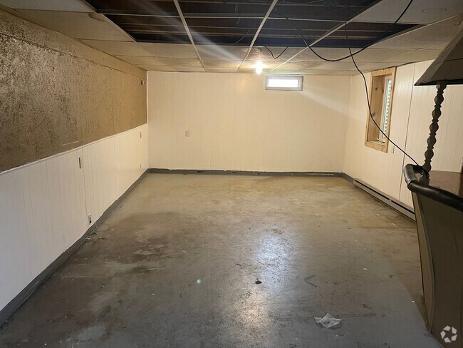 Building Photo - 3 bed 1.5 bath 1500 Rental