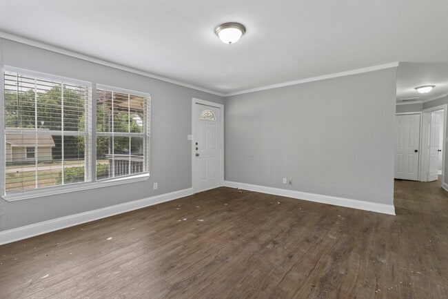 Photo - 308 W Lamm St