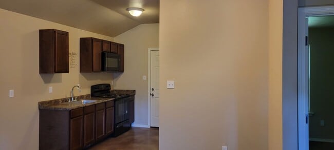 710 W 69th St