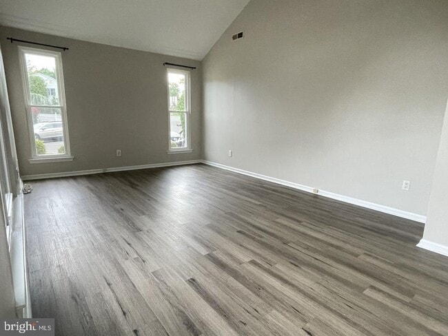 Photo - 294 Woods Edge Pl