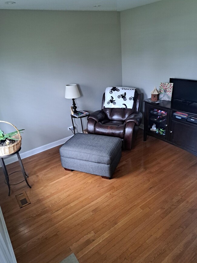 Photo - 1990 Middlebury Dr