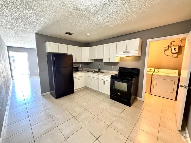 Building Photo - 812 5th St Unit B Rental