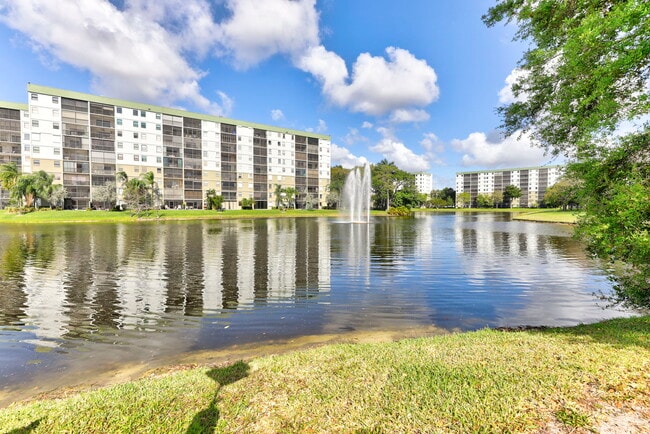 Photo - 2851 S Palm Aire Dr Unit 407