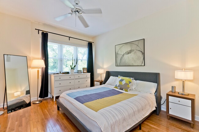 Photo - 1827 W Oakdale Ave