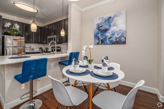 1BR, 1BA - 714SF - Dining Room - Retreat at Lakeside