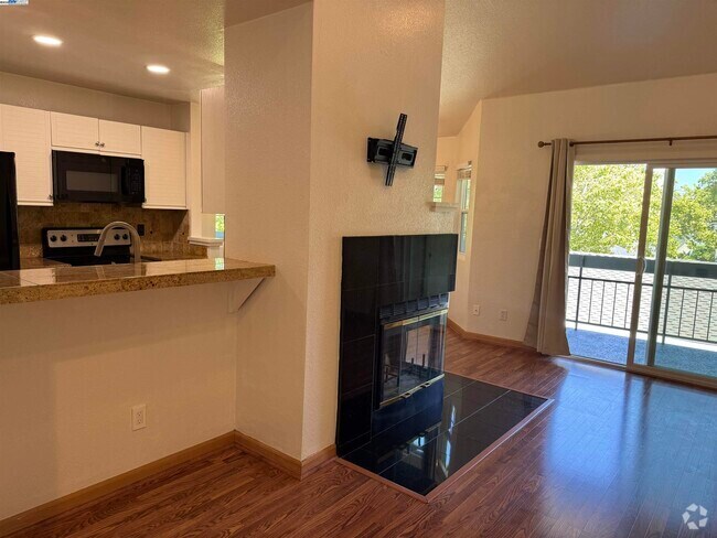 Building Photo - 7765 Canyon Meadows Cir Unit H Rental
