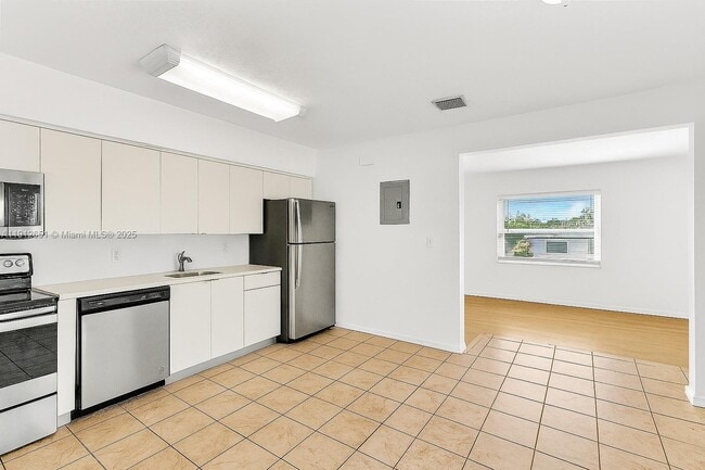 Photo - 3415 SW 15th St Apartment Unit 2