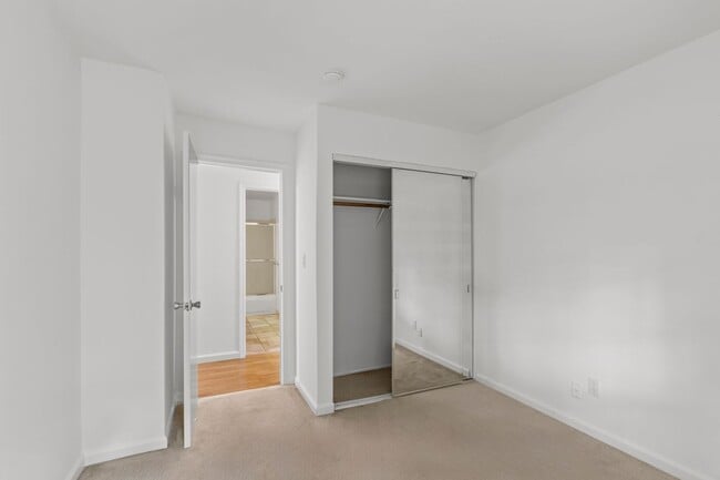 Photo - 2089 Fostoria Cir
