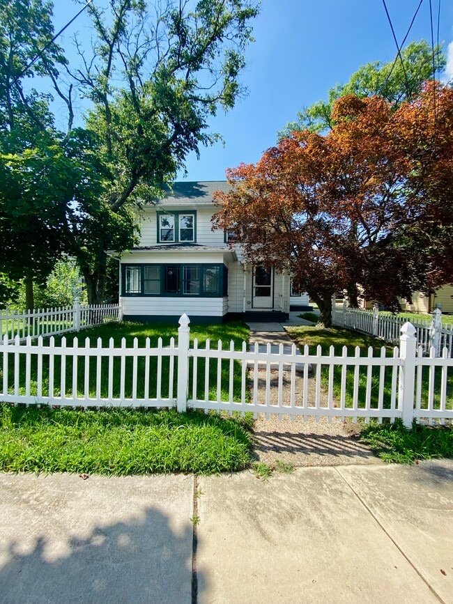 Photo - 208 Gateway Blvd