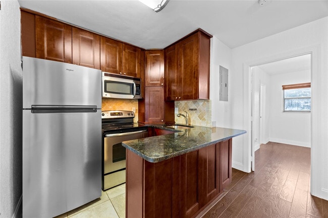 Photo - 413 SE 16th St Unit 4