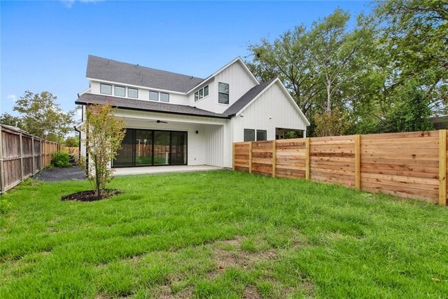 7512 Delafield Ln