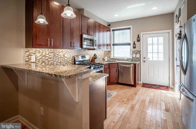 Photo - 1720 Annin St