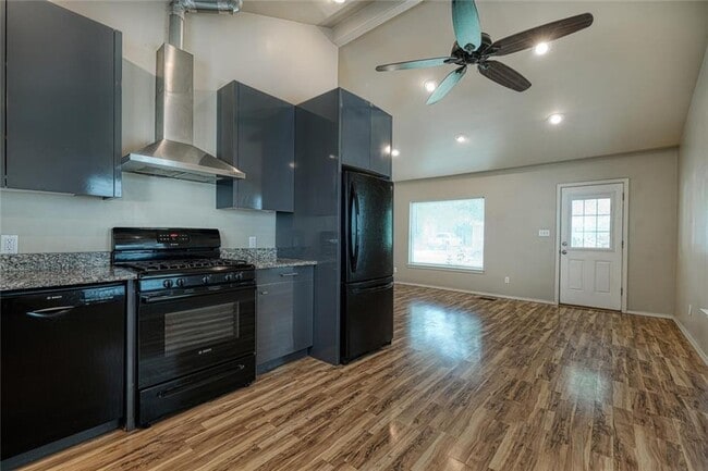 Photo - 2705 La Mesa Dr