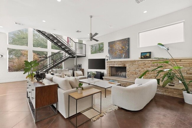 Photo - 807 W Gibson St