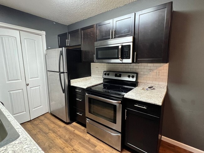 Photo - Updated Townhouse!!