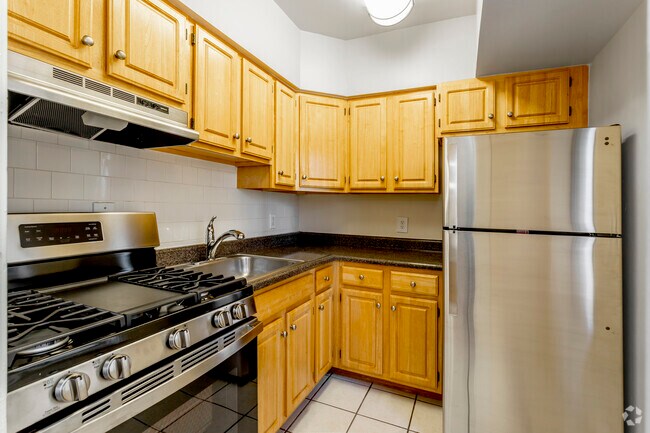 1 BR, 1 BA - 644 SF