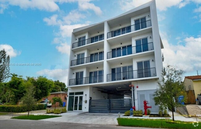 Building Photo - 2010 SW 25th Ter Unit 206 Rental