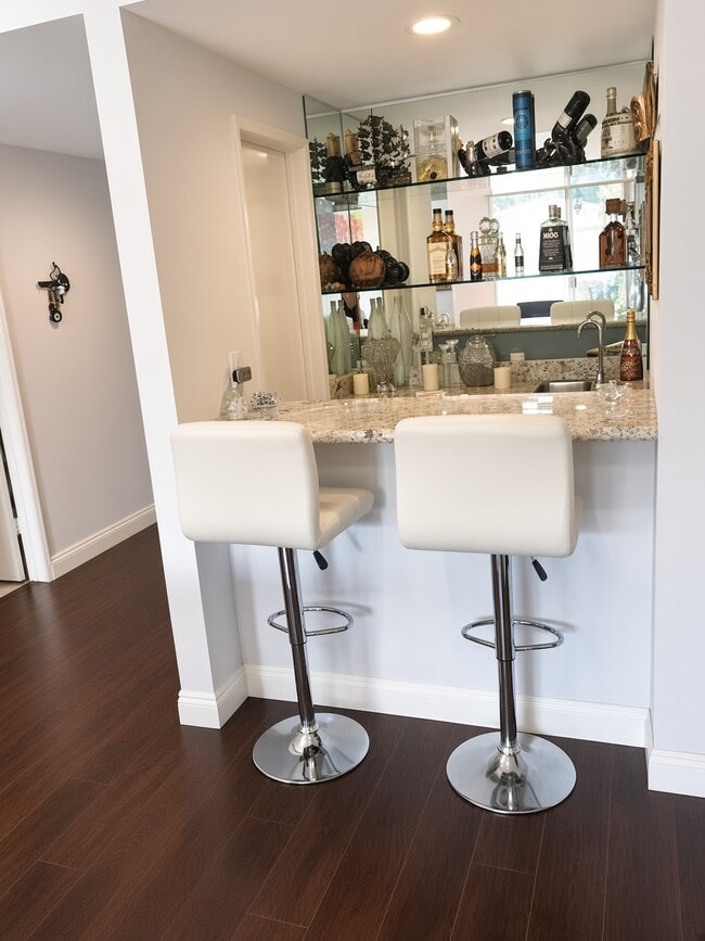 Photo - 10671 Holman Ave Unidad 207
