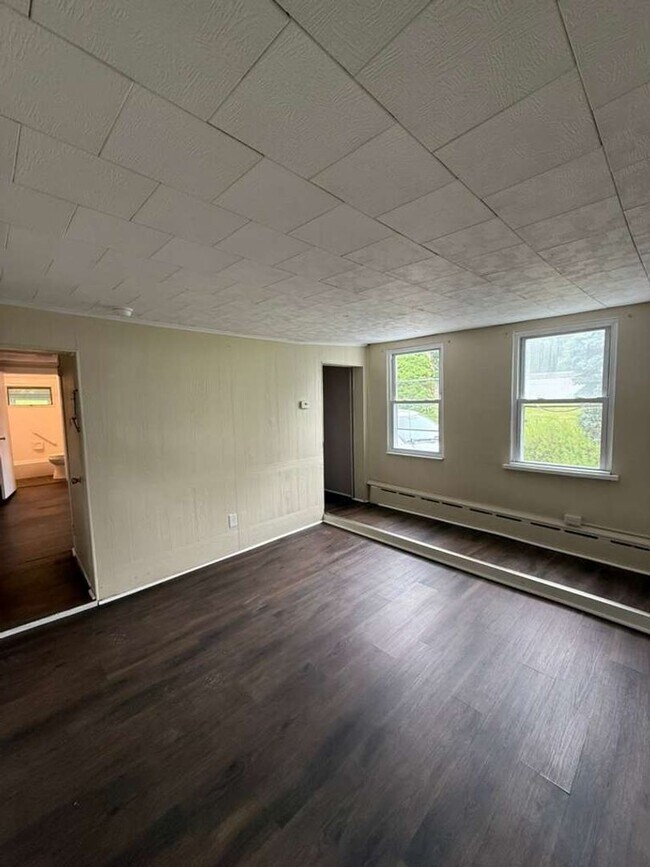 Photo - 383-385-385 Carver St Unidad 385