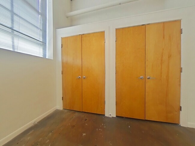 Photo - 1011 W Marshall St Unit 125