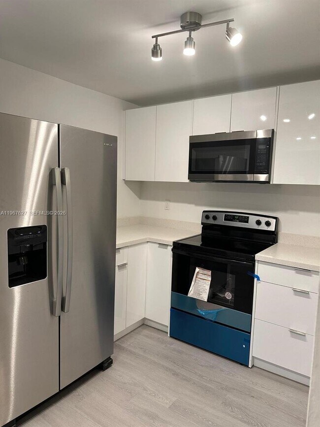 Photo - 210 SW 11th St Unidad 510