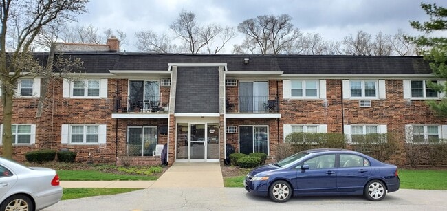 Building Photo - 2423 Ogden Ave Unit 9