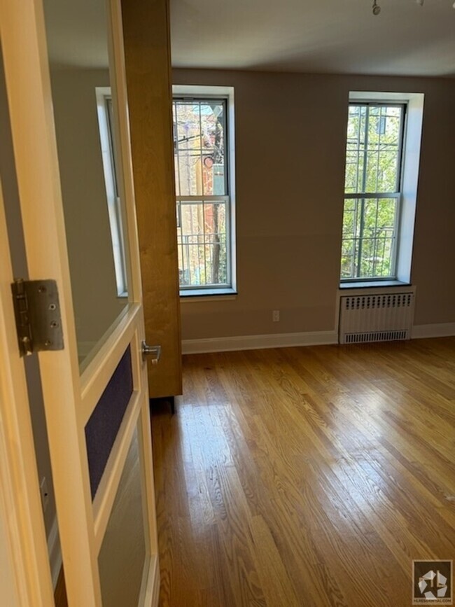 Building Photo - 20 STREET Unit 4R Rental