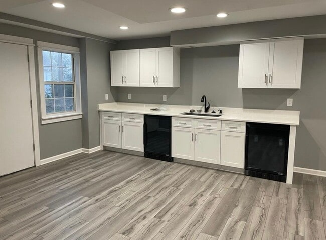 Building Photo - 220 Drumcliff Ct