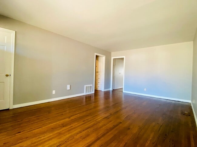 Photo - 3 bed 2 bath 1 car garage in The Village!