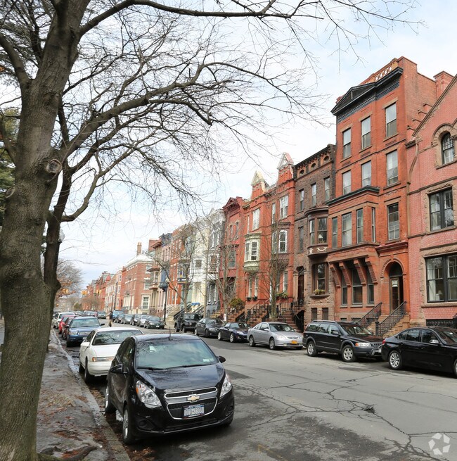 Photo - 441 State St