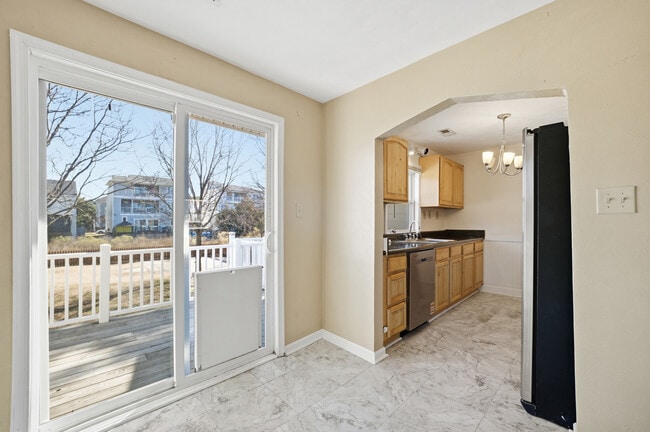 Photo - 9522 6th Bay St